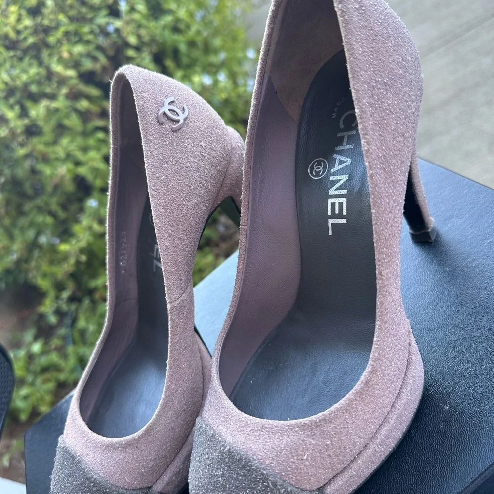 Vintage CHANEL Glitter Cap-Toe Suede Heels – Rare Size 35.5C - Picture 8 of 16